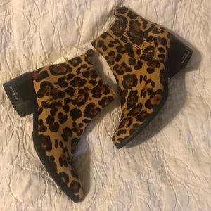 Blondo BRAND NEW calf hair leopard print waterproof booties sz. 7